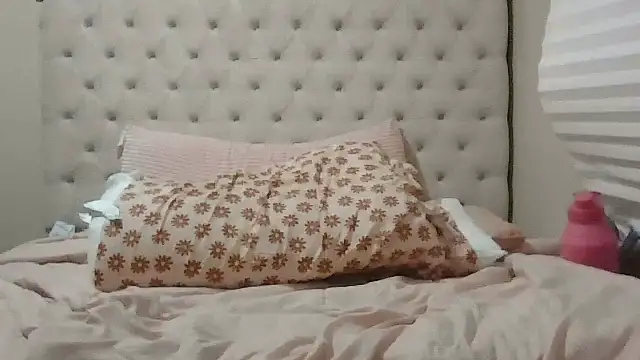 beautylovess live cam on StripChat