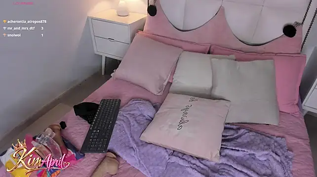 KIMAPRIL live cam on StripChat