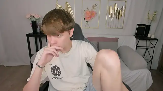 andyyzzz (M twink) - public cum show