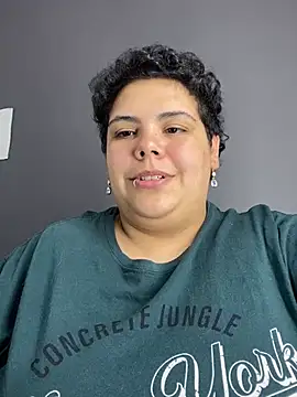 Hailey_Curvy
