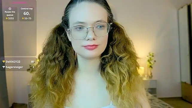 _Shy_bunny_ live cam on StripChat