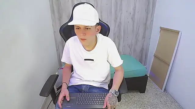 hot_athletes_ (M twink) - show cum