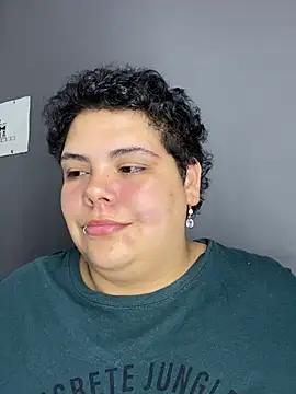 Hailey_Curvy