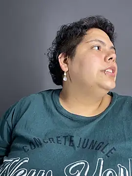 Hailey_Curvy