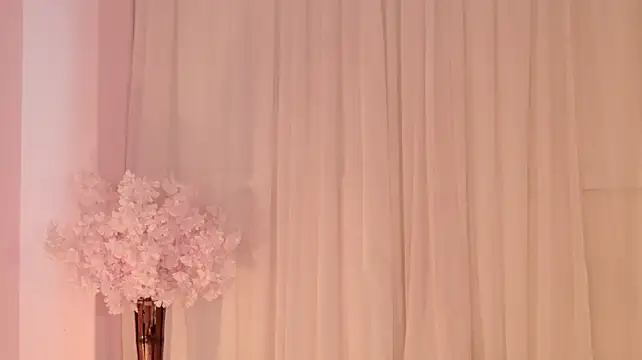 trixxie_18 live cam on StripChat