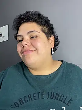 Hailey_Curvy