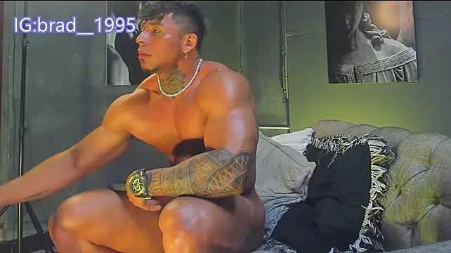 bradley_smith live cam on StripChat