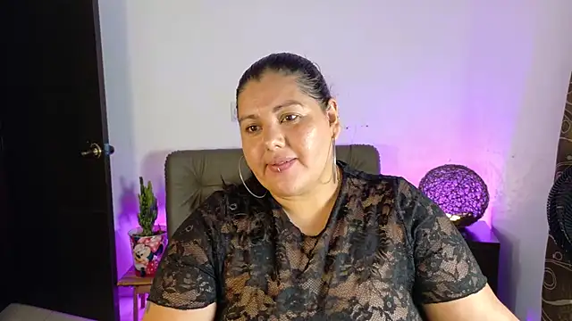 AndreaKinky live cam on StripChat
