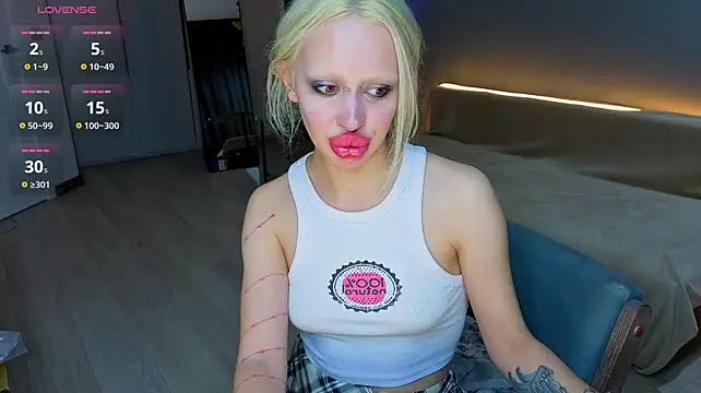 Luna_Beverly live cam on StripChat