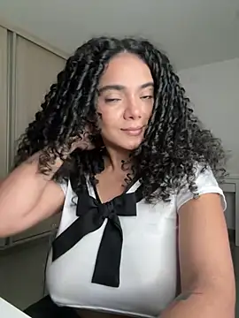 curlyierr (F young) - HANDJOB + SHOW BOOBS
