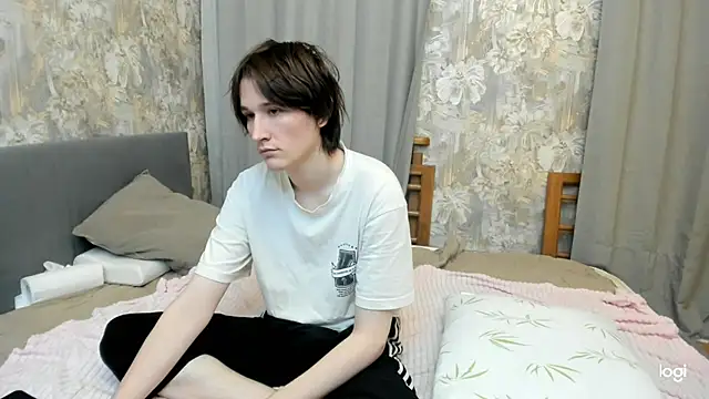 Ash_Foxglove live cam on StripChat