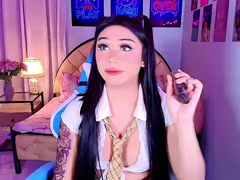 SexxyTsLoverr live cam on StripChat