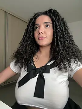 Curlyierr live cam
