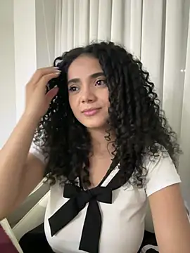 Curlyierr live cam