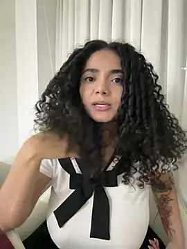 Curlyierr live cam