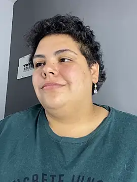 Hailey_Curvy