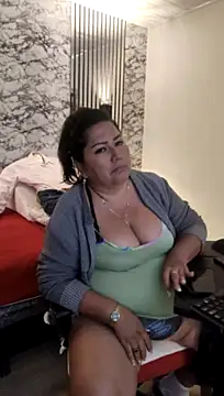 brenda_berck_ (F milf) - show masturbation  clit zoom