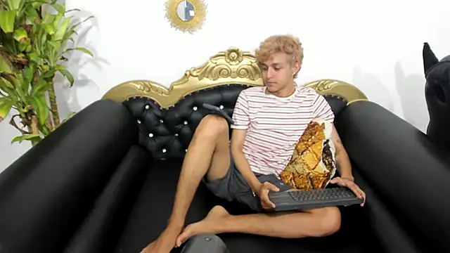 jisus_catt live cam on StripChat