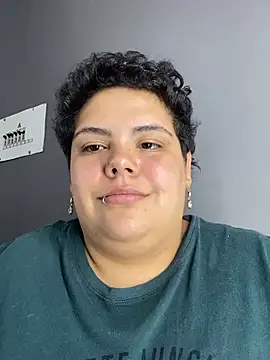 Hailey_Curvy