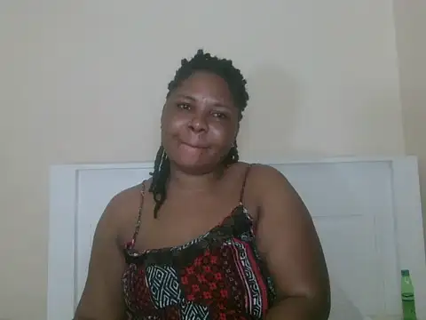 African_Bigjuicyass live cam on StripChat