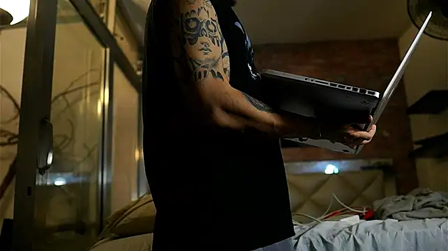 AlphaMasterXxx live cam on StripChat