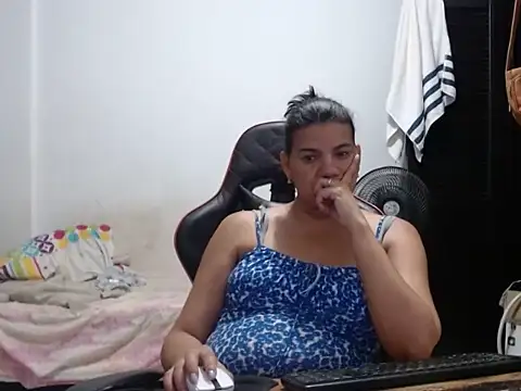 Adriana_0312 live cam on StripChat