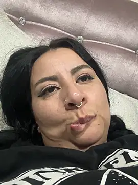 Abril_Luv live cam on StripChat
