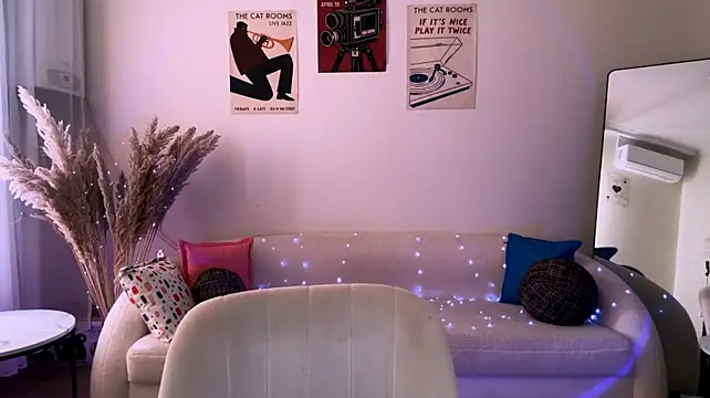 LinaMour live cam on StripChat