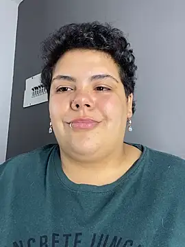 Hailey_Curvy