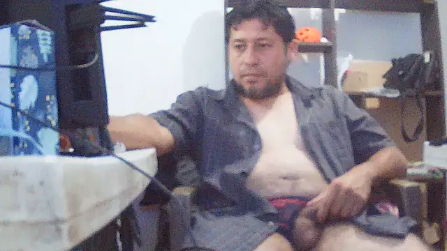 simpatico1000 live cam on StripChat