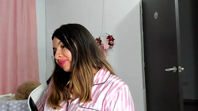 __Emma__11__Lecat_ live cam on StripChat