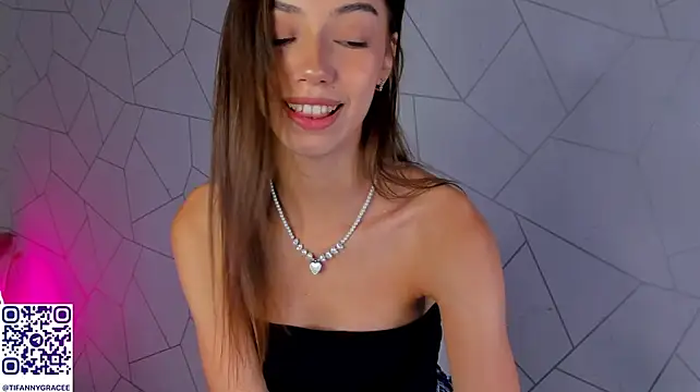 Tiffany-Grace live cam on StripChat