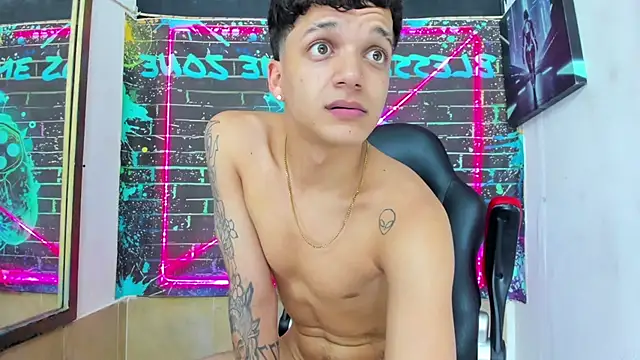 Apolo_Blessed live cam on StripChat