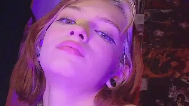 Moonlightt_21 live cam on StripChat
