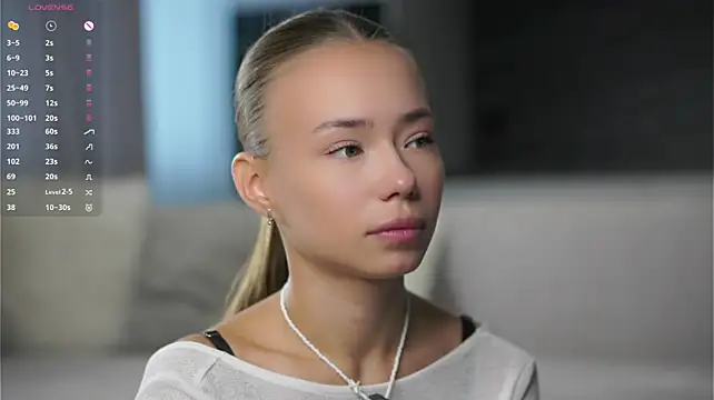 UlrikeStillwell live cam on StripChat