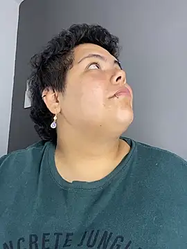 Hailey_Curvy