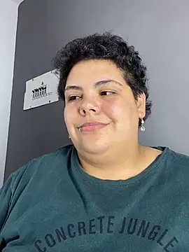 Hailey_Curvy