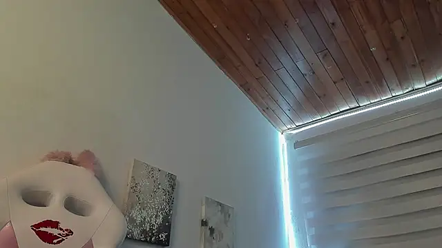 Sara_Red_X1