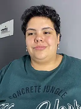 Hailey_Curvy