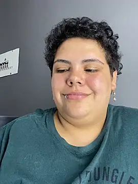 Hailey_Curvy