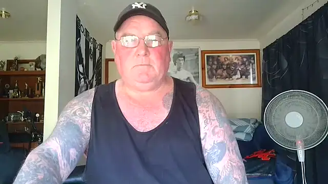 KINKYBLUEYES69 live cam on StripChat