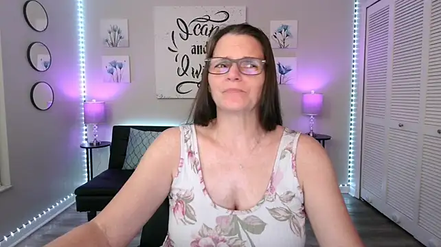 classysamantha (F mature) - Dildo & Squirt Show