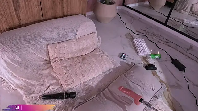 Serene_Sophiex live cam preview