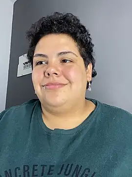Hailey_Curvy