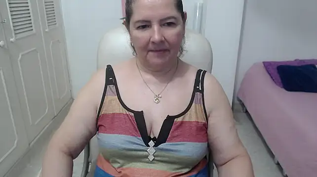 leonela_69 live cam on StripChat