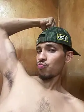 Guillermo618 live cam on StripChat