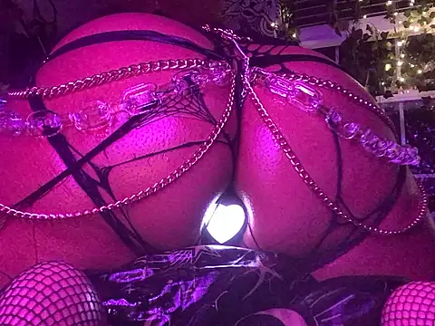 sexy_ebony_bunney (F young) - Ill drink a shot glass of pussy juice 🧃
