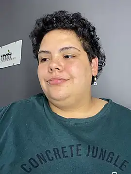 Hailey_Curvy
