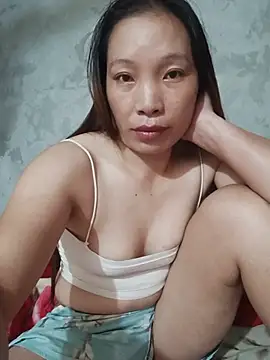 Evelyn-n live cam