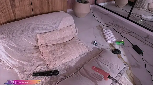 Serene_Sophiex
